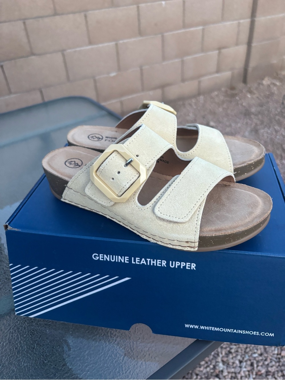 White Mountain Fearful Wedge Sandal size 7.5